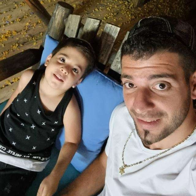 אלעד- מתקין דשא